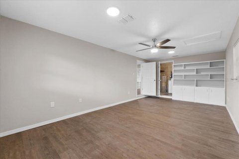 House in Winter Haven, Florida 3 bedrooms, 140.38 sq.m. № 1865863 - photo 15