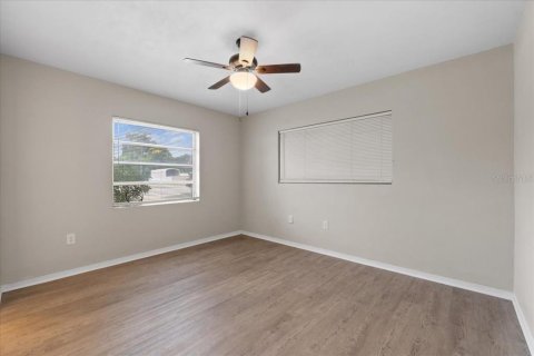 House in Winter Haven, Florida 3 bedrooms, 140.38 sq.m. № 1865863 - photo 23
