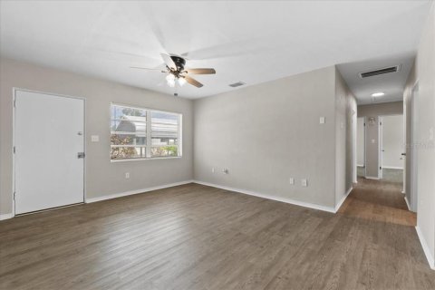 House in Winter Haven, Florida 3 bedrooms, 140.38 sq.m. № 1865863 - photo 4