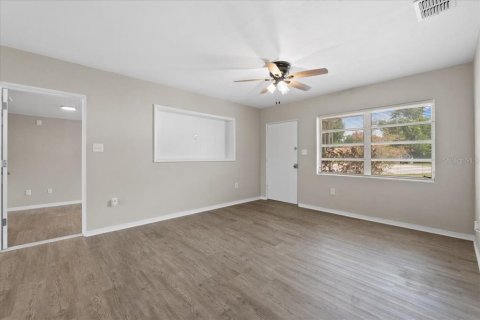 House in Winter Haven, Florida 3 bedrooms, 140.38 sq.m. № 1865863 - photo 5