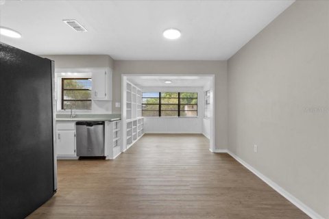 House in Winter Haven, Florida 3 bedrooms, 140.38 sq.m. № 1865863 - photo 6