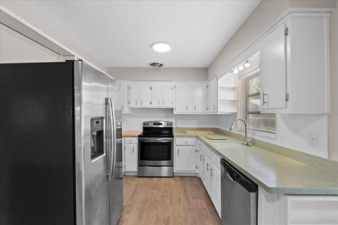 House in Winter Haven, Florida 3 bedrooms, 140.38 sq.m. № 1865863 - photo 8