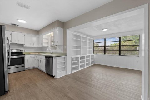 House in Winter Haven, Florida 3 bedrooms, 140.38 sq.m. № 1865863 - photo 7