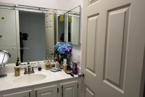 Condo in Tamarac, Florida, 2 bedrooms № 2013866 - photo 19