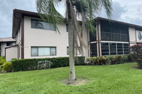 Condo in Tamarac, Florida, 2 bedrooms № 2013866 - photo 4