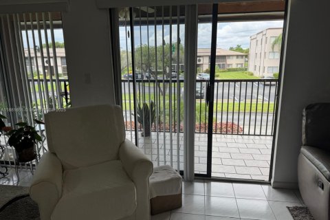 Condo in Tamarac, Florida, 2 bedrooms № 2013866 - photo 16