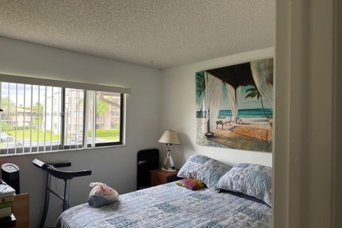 Condo in Tamarac, Florida, 2 bedrooms № 2013866 - photo 21