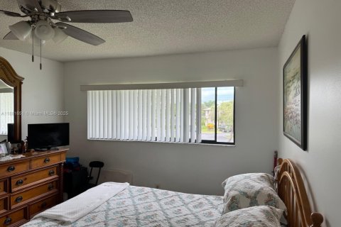 Condo in Tamarac, Florida, 2 bedrooms № 2013866 - photo 25