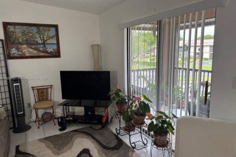 Condo in Tamarac, Florida, 2 bedrooms № 2013866 - photo 15