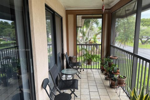 Condo in Tamarac, Florida, 2 bedrooms № 2013866 - photo 26