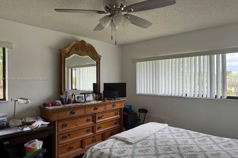 Condo in Tamarac, Florida, 2 bedrooms № 2013866 - photo 23