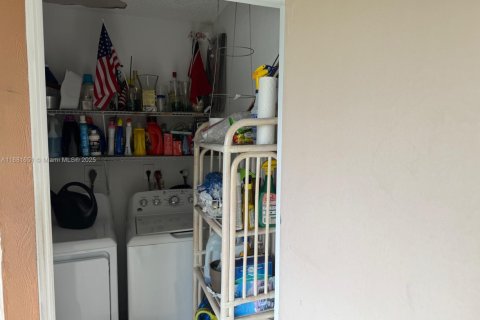 Condo in Tamarac, Florida, 2 bedrooms № 2013866 - photo 29