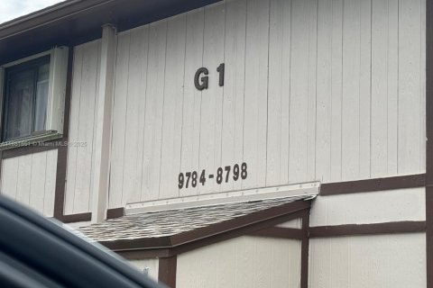 Condo in Tamarac, Florida, 2 bedrooms № 2013866 - photo 5