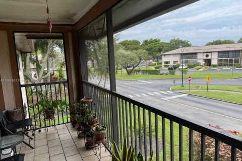 Condo in Tamarac, Florida, 2 bedrooms № 2013866 - photo 27
