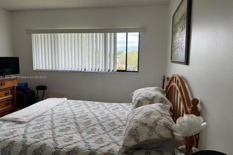 Condo in Tamarac, Florida, 2 bedrooms № 2013866 - photo 22