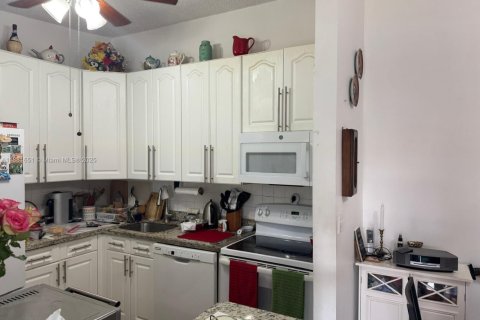 Condo in Tamarac, Florida, 2 bedrooms № 2013866 - photo 7