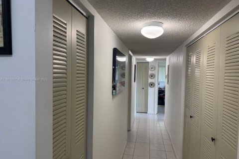 Condo in Tamarac, Florida, 2 bedrooms № 2013866 - photo 10