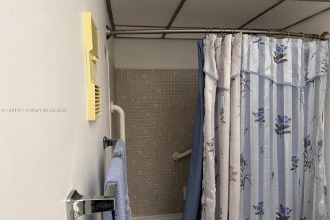 Condo in Tamarac, Florida, 2 bedrooms № 2013866 - photo 20