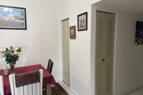 Condo in Tamarac, Florida, 2 bedrooms № 2013866 - photo 9