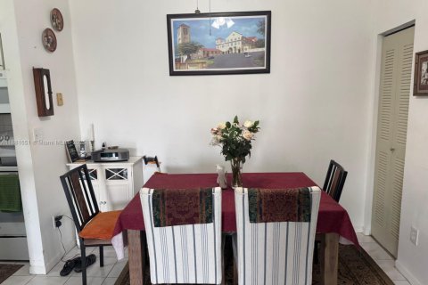 Condo in Tamarac, Florida, 2 bedrooms № 2013866 - photo 8