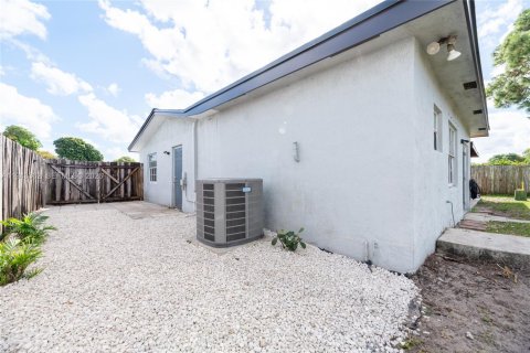 Casa en venta en Fort Lauderdale, Florida, 3 dormitorios, 122.72 m2 № 2000785 - foto 24