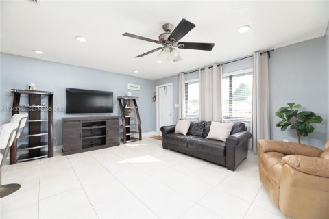 Casa en venta en Fort Lauderdale, Florida, 3 dormitorios, 122.72 m2 № 2000785 - foto 5
