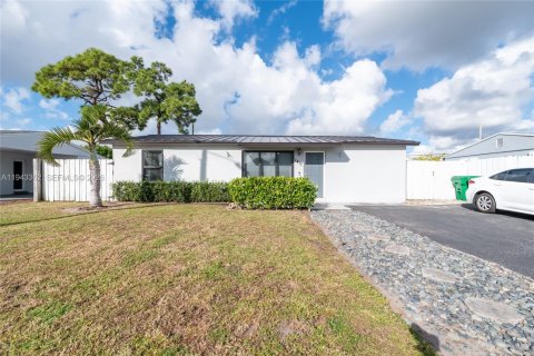 Casa en venta en Fort Lauderdale, Florida, 3 dormitorios, 122.72 m2 № 2000785 - foto 2