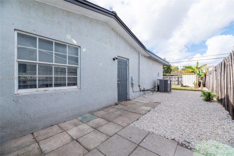 Casa en venta en Fort Lauderdale, Florida, 3 dormitorios, 122.72 m2 № 2000785 - foto 25