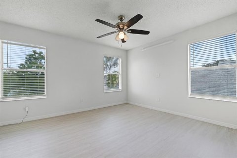House in Kissimmee, Florida 3 bedrooms, 129.41 sq.m. № 1870780 - photo 17