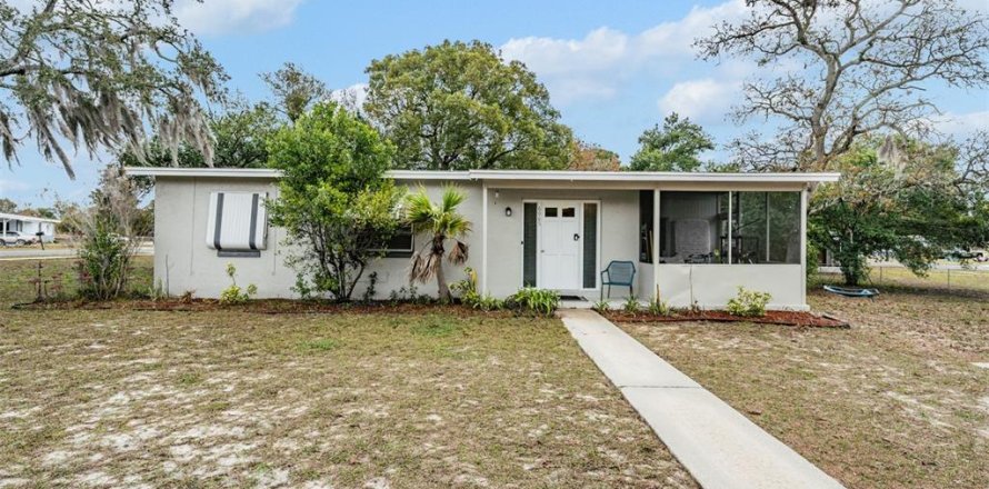 House in Spring Hill, Florida 3 bedrooms, 80.27 sq.m. № 1900689