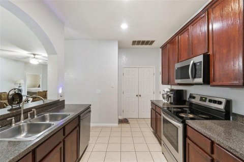 House in Kissimmee, Florida 5 bedrooms, 185.8 sq.m. № 2137509 - photo 10