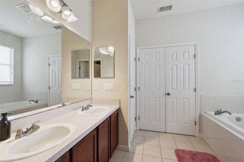 House in Kissimmee, Florida 5 bedrooms, 185.8 sq.m. № 2137509 - photo 16