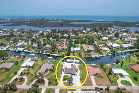 House in Placida, Florida 3 bedrooms, 203.64 sq.m. № 1196082 - photo 3
