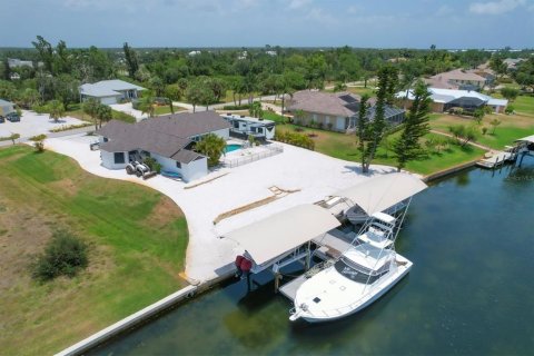 House in Placida, Florida 3 bedrooms, 203.64 sq.m. № 1196082 - photo 4
