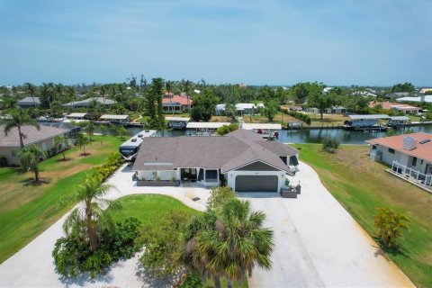 House in Placida, Florida 3 bedrooms, 203.64 sq.m. № 1196082 - photo 2