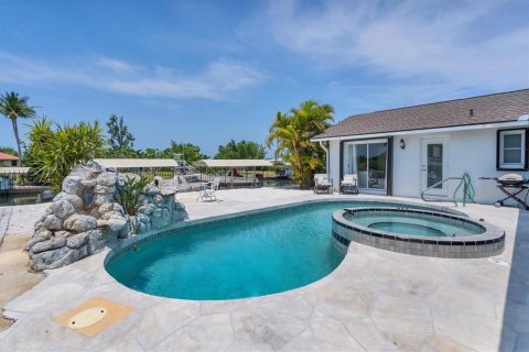 House in Placida, Florida 3 bedrooms, 203.64 sq.m. № 1196082 - photo 13