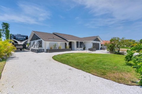House in Placida, Florida 3 bedrooms, 203.64 sq.m. № 1196082 - photo 6