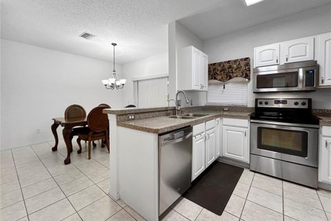 Townhouse in Wesley Chapel, Florida 2 bedrooms, 110.65 sq.m. № 1590387 - photo 6