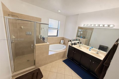 Снять в аренду виллу или дом в Хомстед, Флорида 4 спальни, 226.4м2, № 1875510 - фото 18