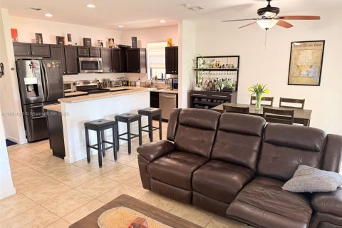 Снять в аренду виллу или дом в Хомстед, Флорида 4 спальни, 226.4м2, № 1875510 - фото 10