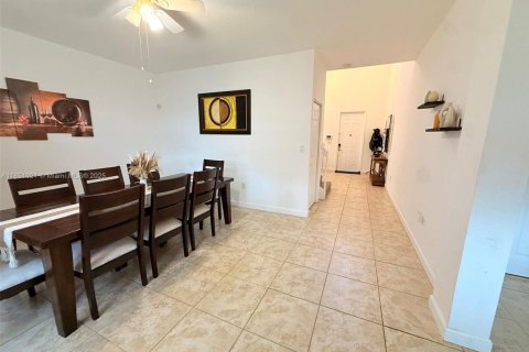 Снять в аренду виллу или дом в Хомстед, Флорида 4 спальни, 226.4м2, № 1875510 - фото 8