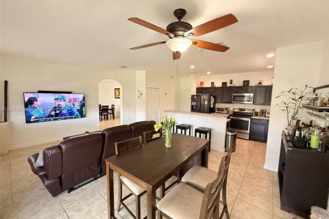 Снять в аренду виллу или дом в Хомстед, Флорида 4 спальни, 226.4м2, № 1875510 - фото 11