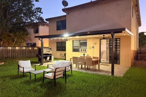 Снять в аренду виллу или дом в Хомстед, Флорида 4 спальни, 226.4м2, № 1875510 - фото 25