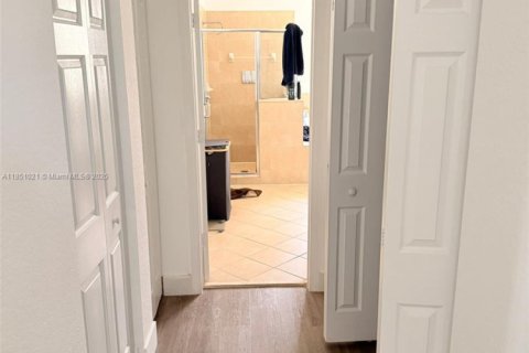 Снять в аренду виллу или дом в Хомстед, Флорида 4 спальни, 226.4м2, № 1875510 - фото 20