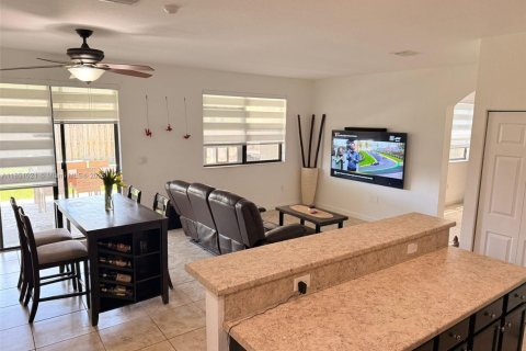 Снять в аренду виллу или дом в Хомстед, Флорида 4 спальни, 226.4м2, № 1875510 - фото 9