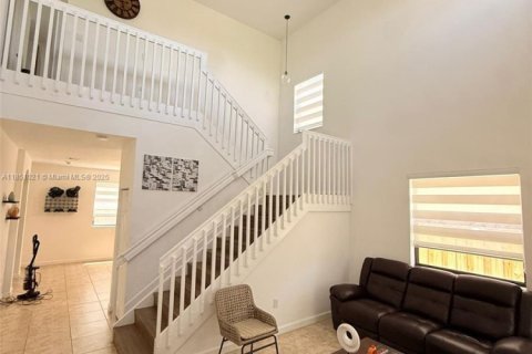 Снять в аренду виллу или дом в Хомстед, Флорида 4 спальни, 226.4м2, № 1875510 - фото 3
