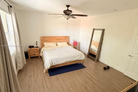 Снять в аренду виллу или дом в Хомстед, Флорида 4 спальни, 226.4м2, № 1875510 - фото 15