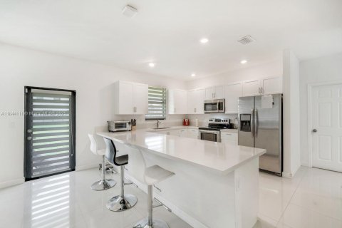 Купить виллу или дом в Майами, Флорида 5 спален, 294.5м2, № 1962182 - фото 9