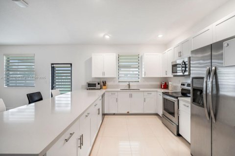 Купить виллу или дом в Майами, Флорида 5 спален, 294.5м2, № 1962182 - фото 12