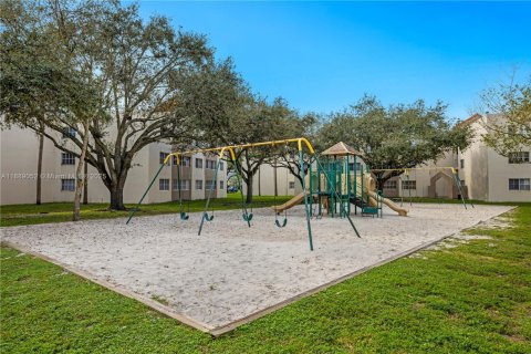 Снять в аренду кондоминиум в Хайалиа, Флорида 2 спальни, 93.27м2, № 1941114 - фото 17